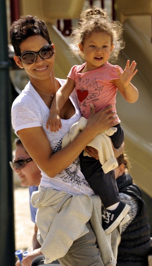 Halle Berry and daughter Nahla spend the afternoon in Coldwater Canyon Park in Beverly Hills, Ca