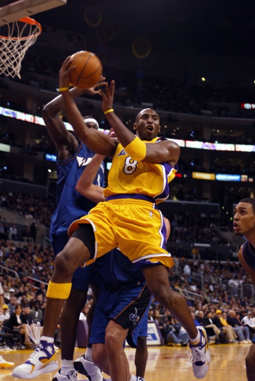 Los Angeles Lakers play the Washington Wizards at the Staples Center